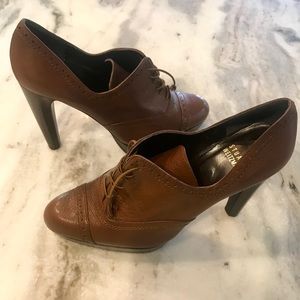 Stuart Weizman Oxford heels!